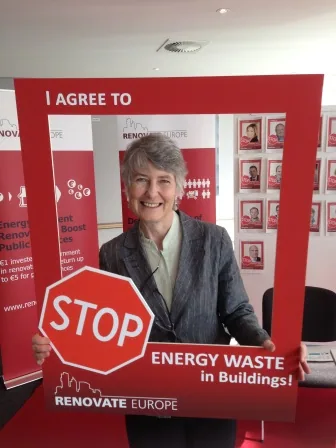 An MEP signs up to “STOP Energy Waste in Buildings” at the Days of Action