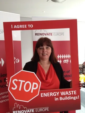 An MEP signs up to “STOP Energy Waste in Buildings” at the Days of Action
