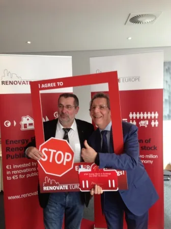 An MEP signs up to “STOP Energy Waste in Buildings” at the Days of Action
