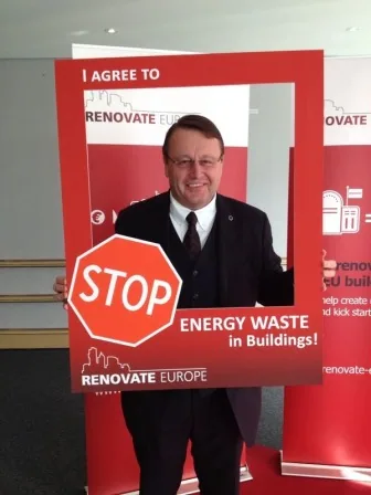 An MEP signs up to “STOP Energy Waste in Buildings” at the Days of Action