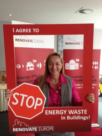 An MEP signs up to “STOP Energy Waste in Buildings” at the Days of Action