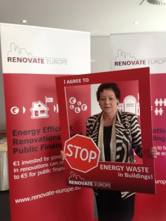 An MEP signs up to “STOP Energy Waste in Buildings” at the Days of Action
