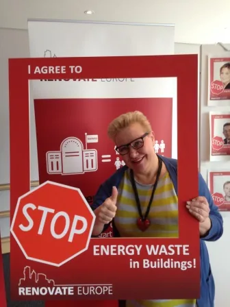 An MEP signs up to “STOP Energy Waste in Buildings” at the Days of Action