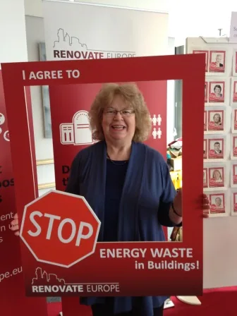 An MEP signs up to “STOP Energy Waste in Buildings” at the Days of Action