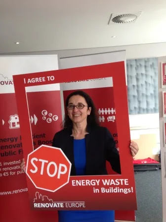 An MEP signs up to “STOP Energy Waste in Buildings” at the Days of Action