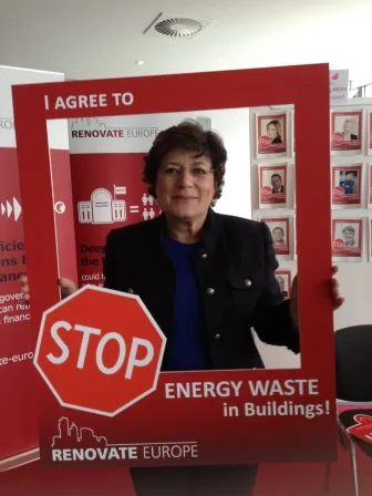 An MEP signs up to “STOP Energy Waste in Buildings” at the Days of Action